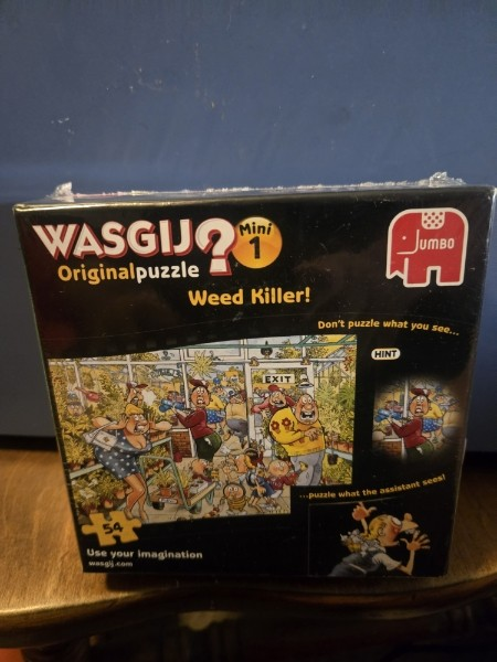 A MUST HAVE FOR PUZZLE LOVERS... Wasgij Original Mini 1 - Weed Killer - 54 Piece Jigsaw Puzzle NEW SEALED