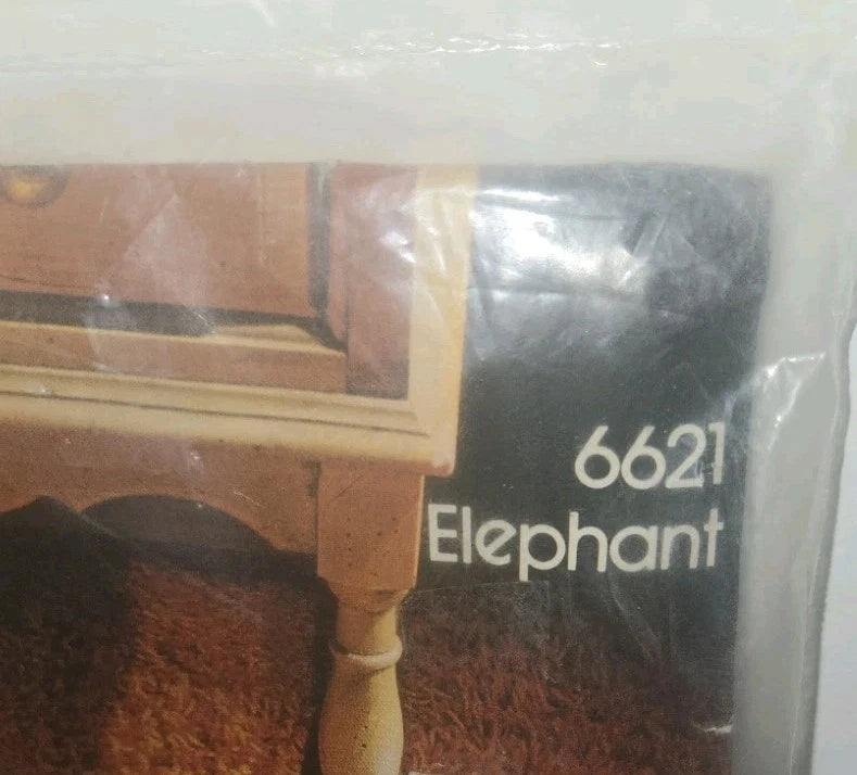 VTG COATS & CLARK RED HEART 6621 ELEPHANT RUG PATTERN FOR LATCH HOOK 20" X 27"