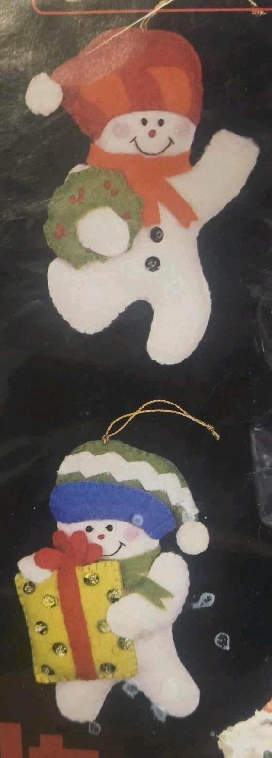 VINTAGE 1984 TITAN NEEDLECRAFT SET OF 4 -4" SNOWMAN FELT ORNAMENT KIT NO. 405