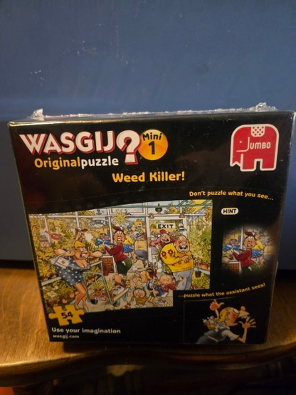 A MUST HAVE FOR PUZZLE LOVERS... Wasgij Original Mini 1 - Weed Killer - 54 Piece Jigsaw Puzzle NEW SEALED