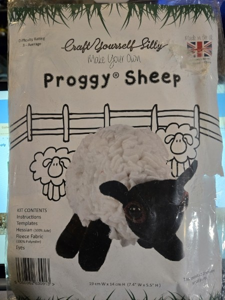 CRAFT YOURSELF SILLY... MAKE YOUR OWN PROGGY SHEEP CRAFT KIT FROM THE U.K. NEW SEALED