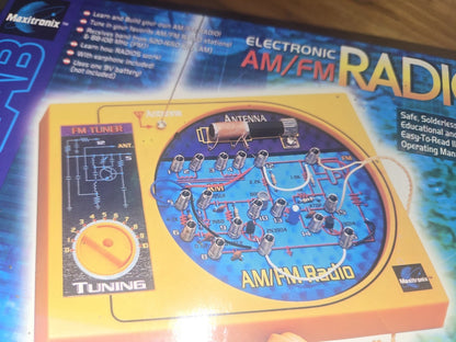 MAXITRONIX ELECTRONIC LAB AM/ FM RADIO EDUCATION KIT SOLDERLESS ELENCO MX-90IAF NEW SEALED